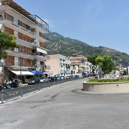 La Casa Di Zeffiro Apartment Maiori Luaran gambar