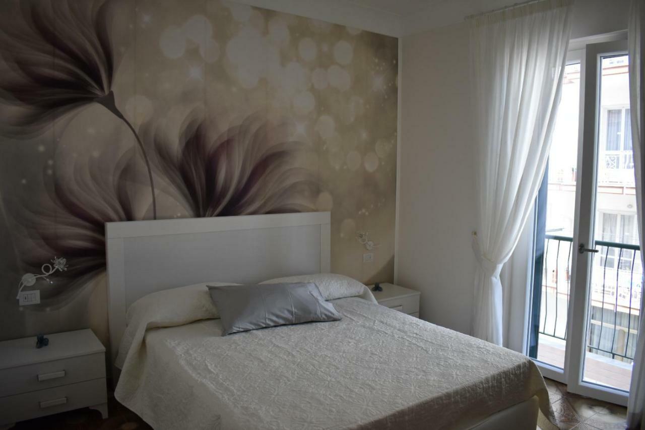 La Casa Di Zeffiro Apartment Maiori Luaran gambar