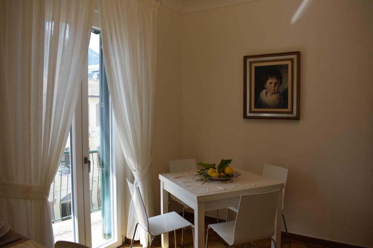 La Casa Di Zeffiro Apartment Maiori Luaran gambar