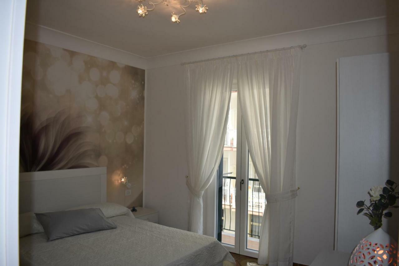 La Casa Di Zeffiro Apartment Maiori Luaran gambar